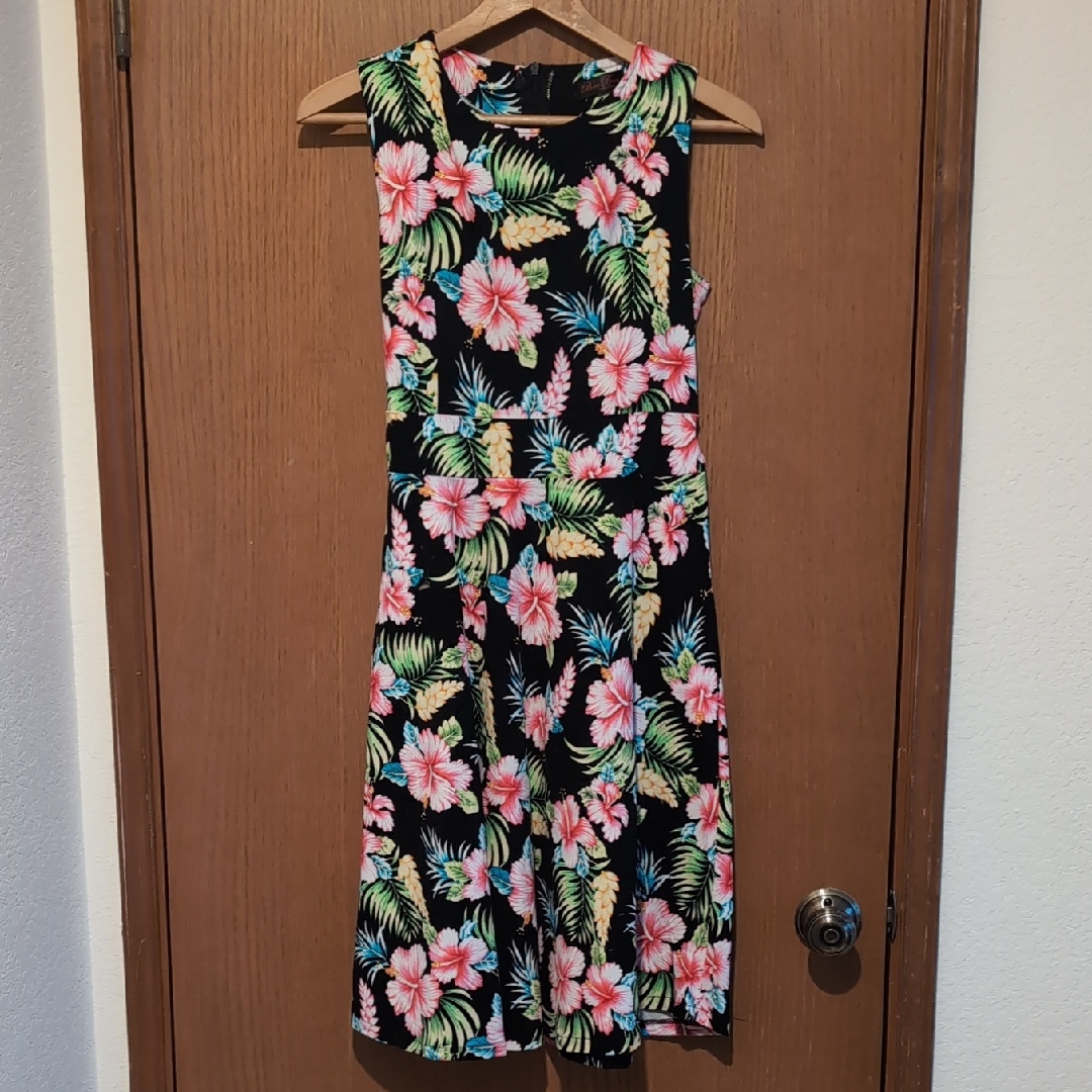 Hawaiian/Tropical Print Floral Dress
